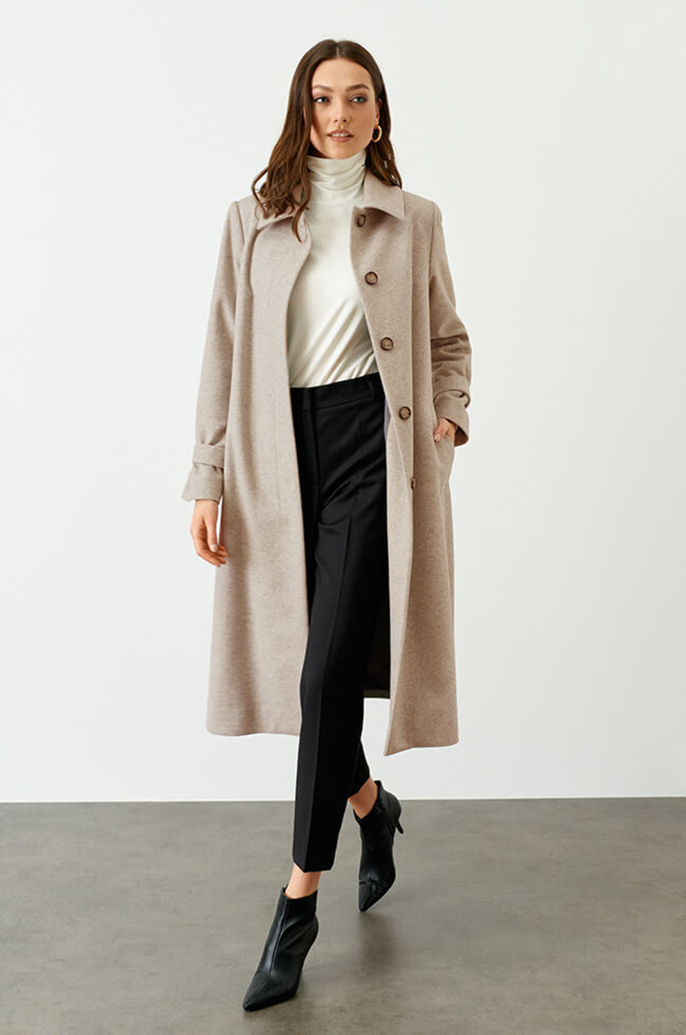 0092 Пальто женское (светло-бежевый)