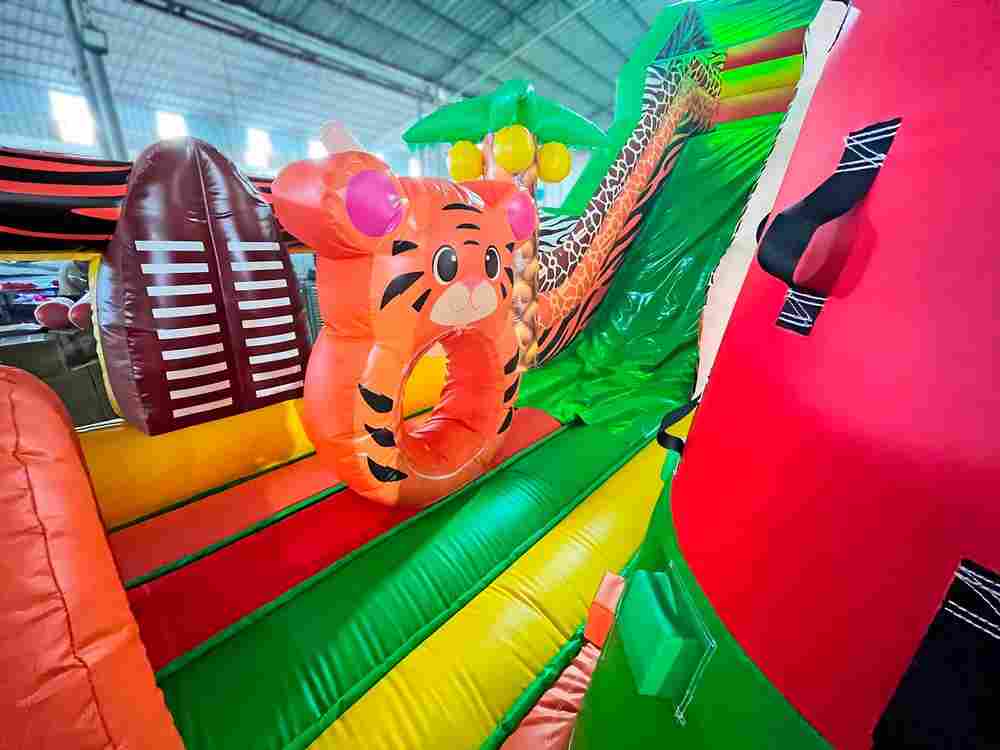 Коммерческий надувной батут «Сафари Ультра 2», 10*6*6 м