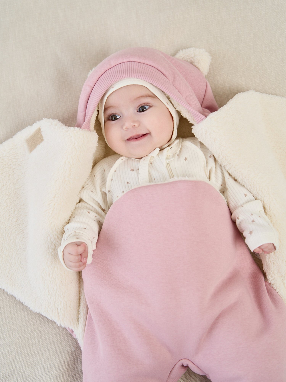 Конверт-звездочка "Пудра" с прорезями для ремней безопасности