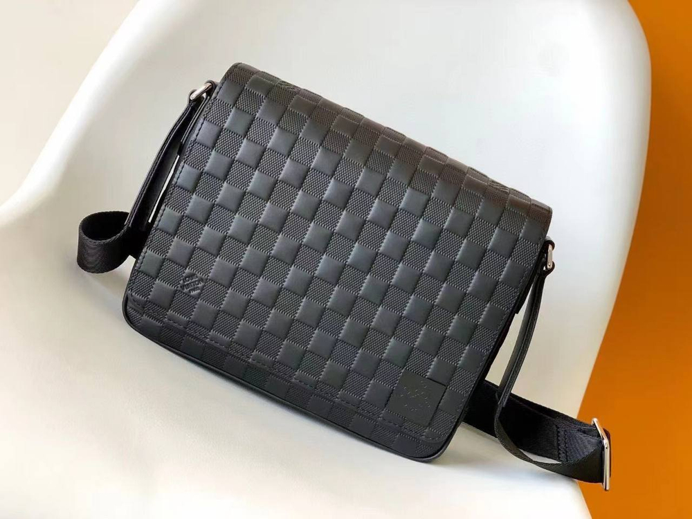 Сумка-мессенджер Louis Vuitton