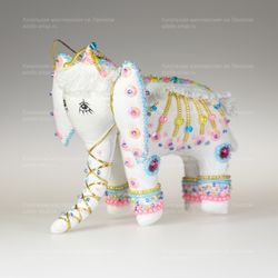 Бисерная ёлочная игрушка Слон