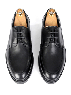 Универсальные лоферы на толстой подошве из черной кожи Vorsh