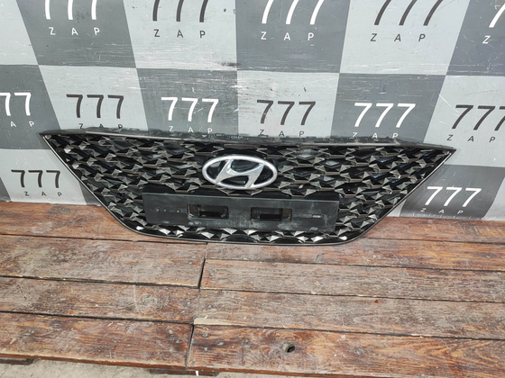Решетка радиатора Hyundai Solaris 2 (HCR) 20-нв Б/У Оригинал 86350H5520