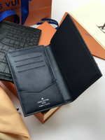 Обложка для паспорта из кожи крокодила Louis Vuitton