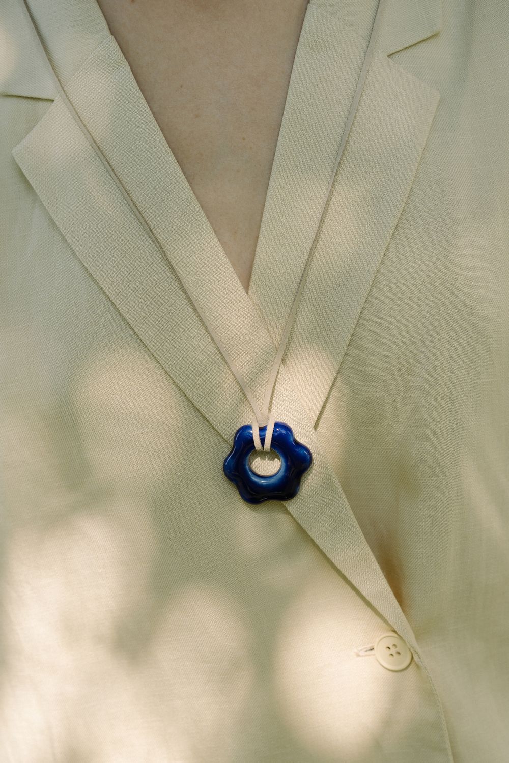 Подвес Цветок maxi на шнурке, синий, керамика