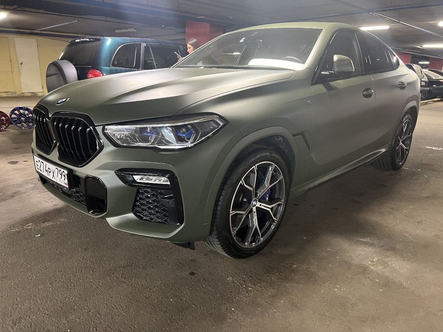 BMW в виниловую матовую хаки пленку Carbins Military Green TC-12C