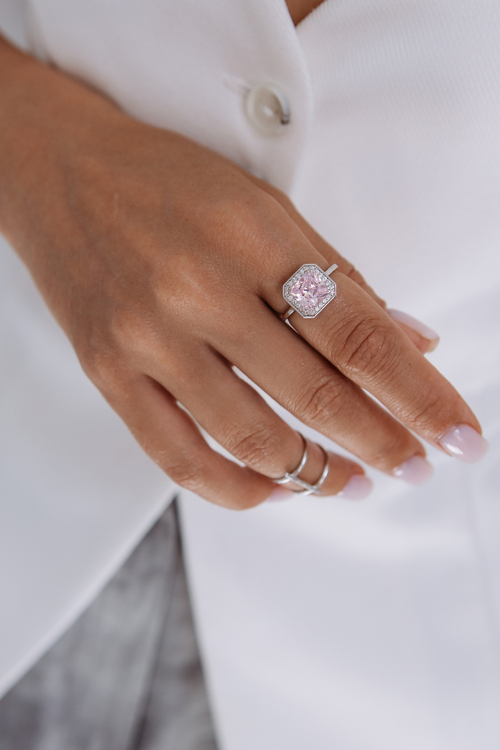 Кольцо "DIVA" c розовым квадратным фианитом