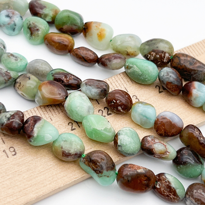 Хризопраз с включениями бусины, галтовка, размер около 7-10 мм, цена за нить 38 см