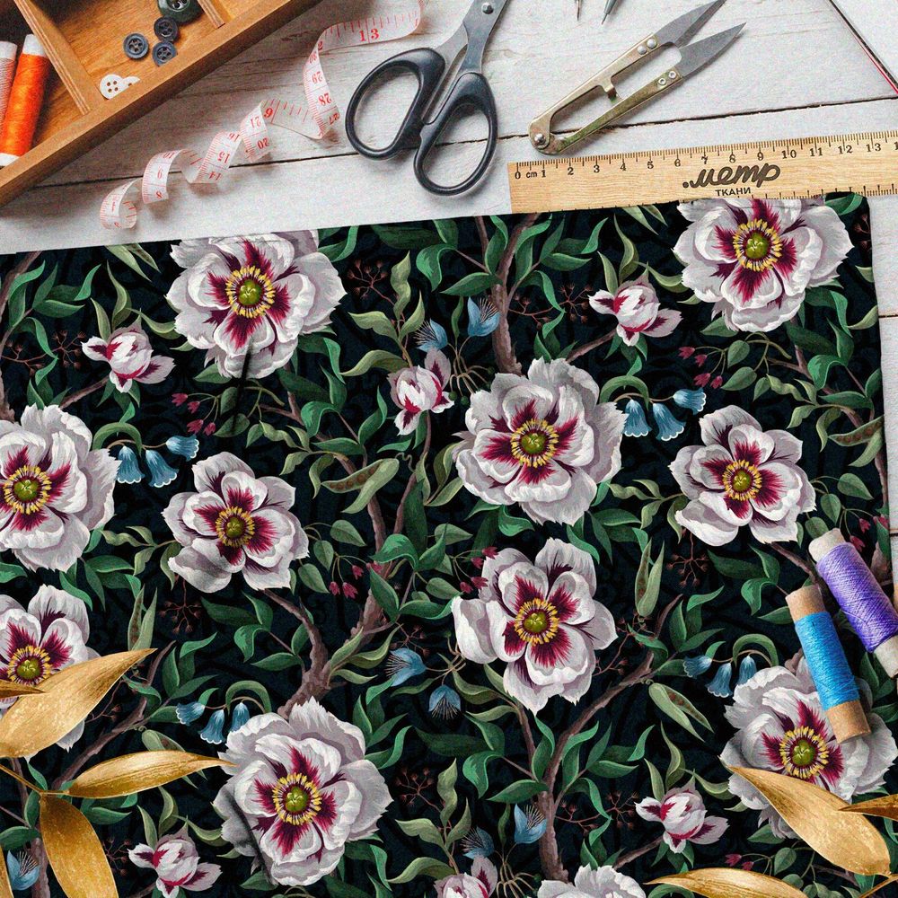 Ткань дюспо красочные цветы на зелёных лозах
