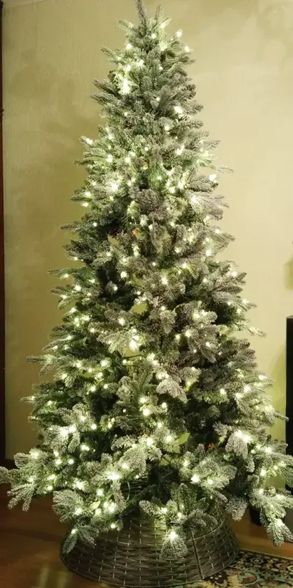 Заснеженная елка с гирляндой 2в1 "Скандинавия" с шишками (Литая+пвх) от 2,1 м до 3 м