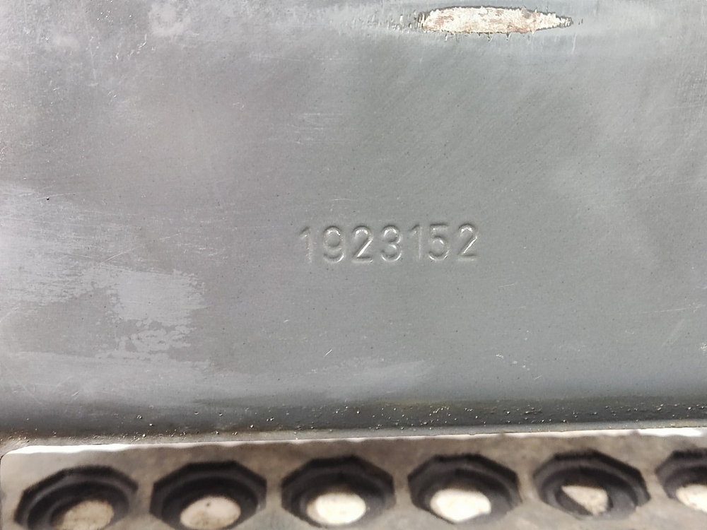 Кронштейн усилителя бампера левый