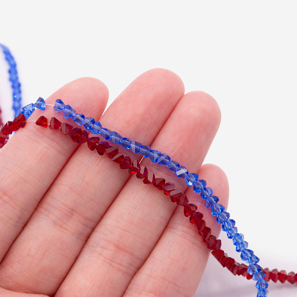 Хрустальные бусины в форме треугольника, оттенок "Синий", 2,5*3мм