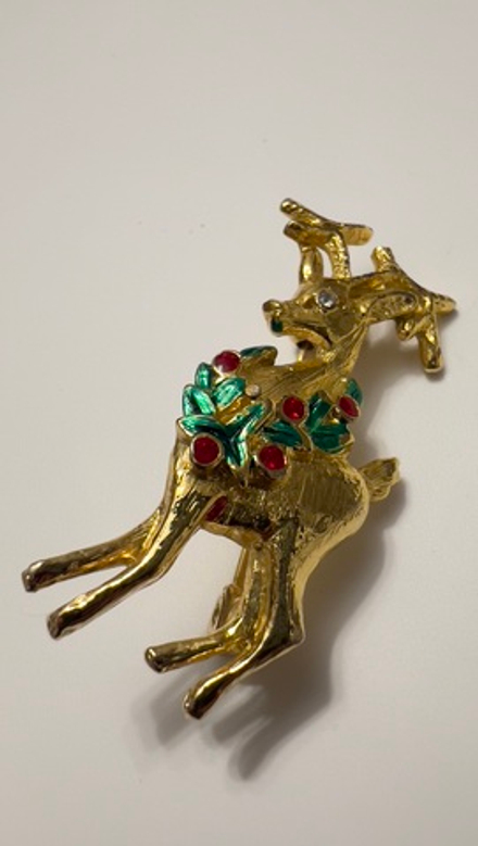Новогодняя брошь олень