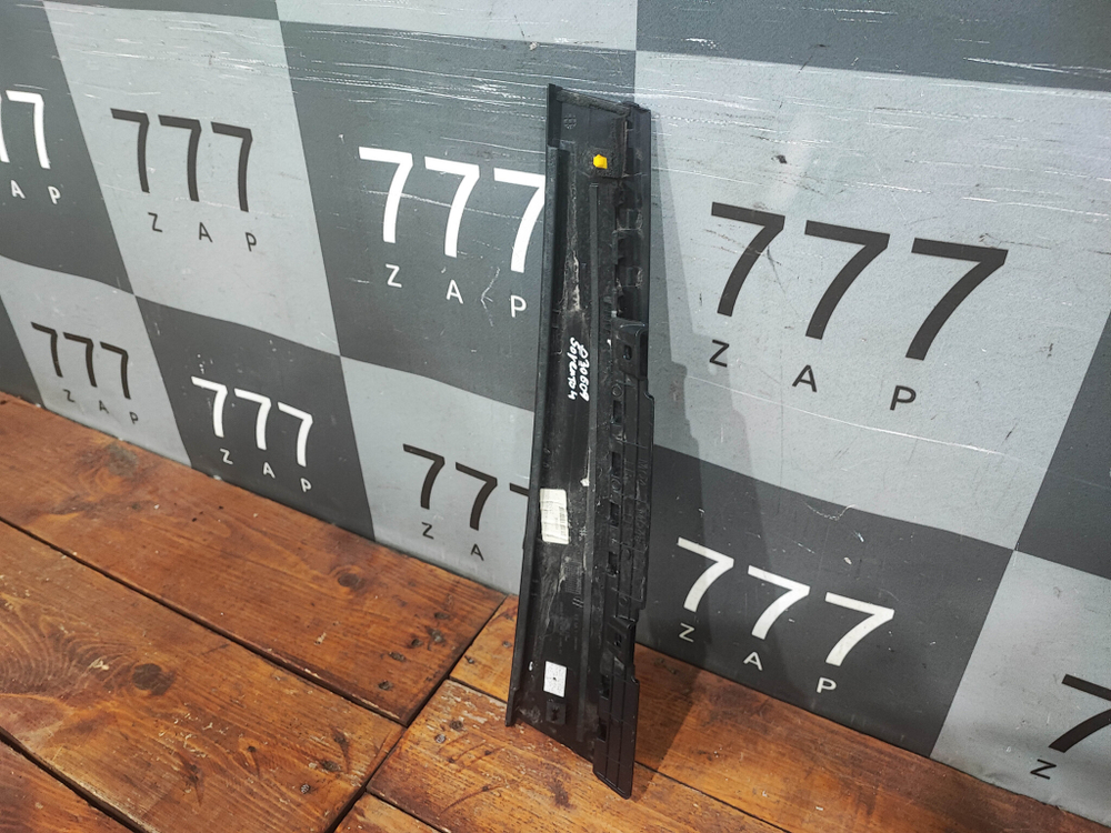 Накладка двери передняя левая Kia Sorento 4 Б/У Оригинал 82250P2000