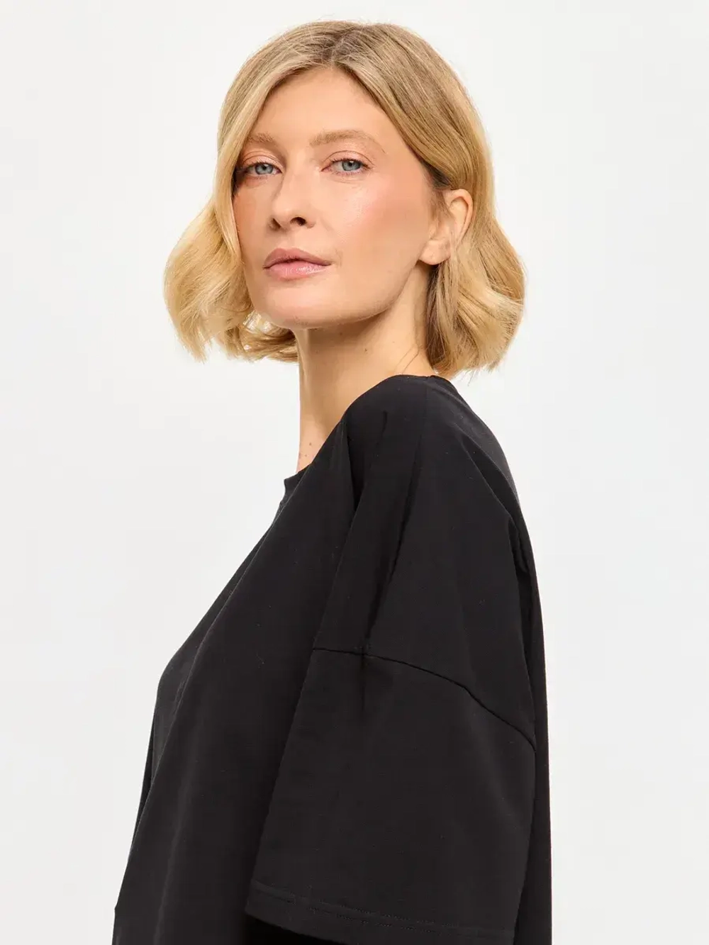 Футболка оверсайз удлиненная с разрезами по бокам