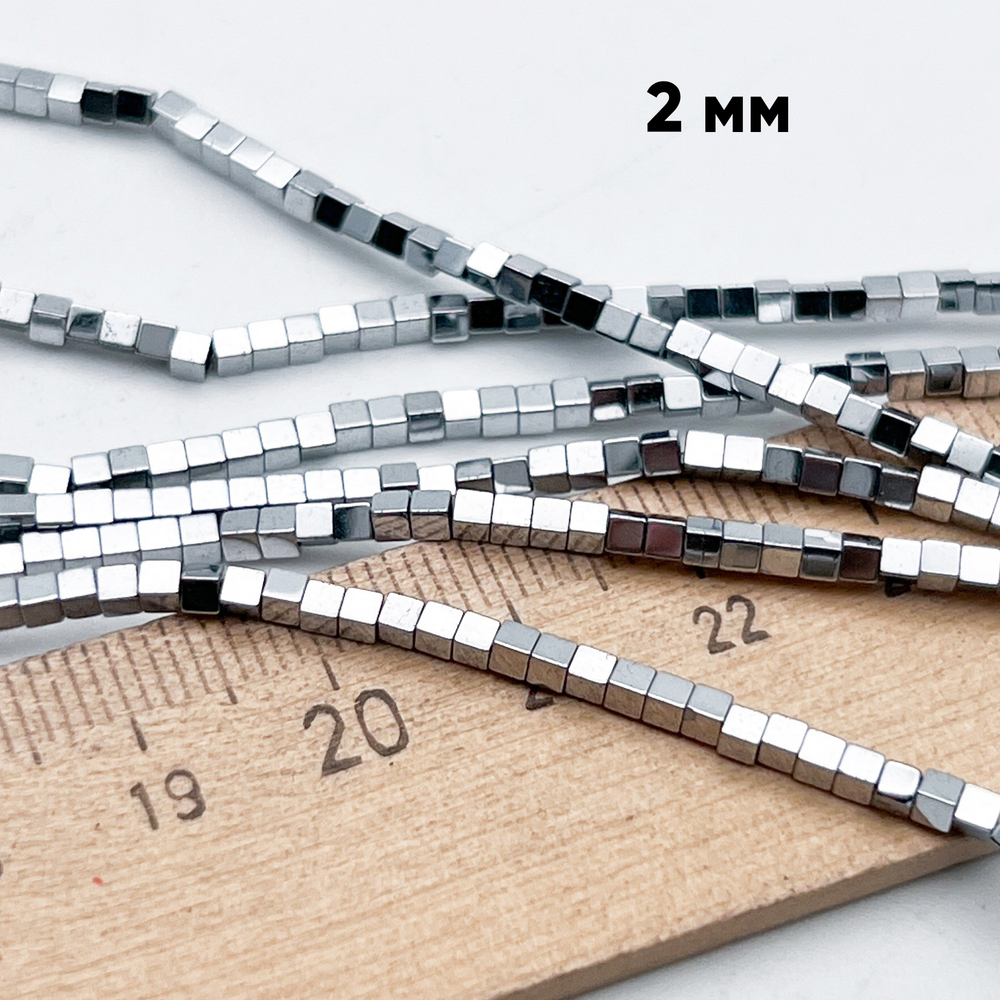 Гематит Куб бусины, цвет серебристый, размер около 2 мм, цена за отрезок 19 см (1/2 нити)