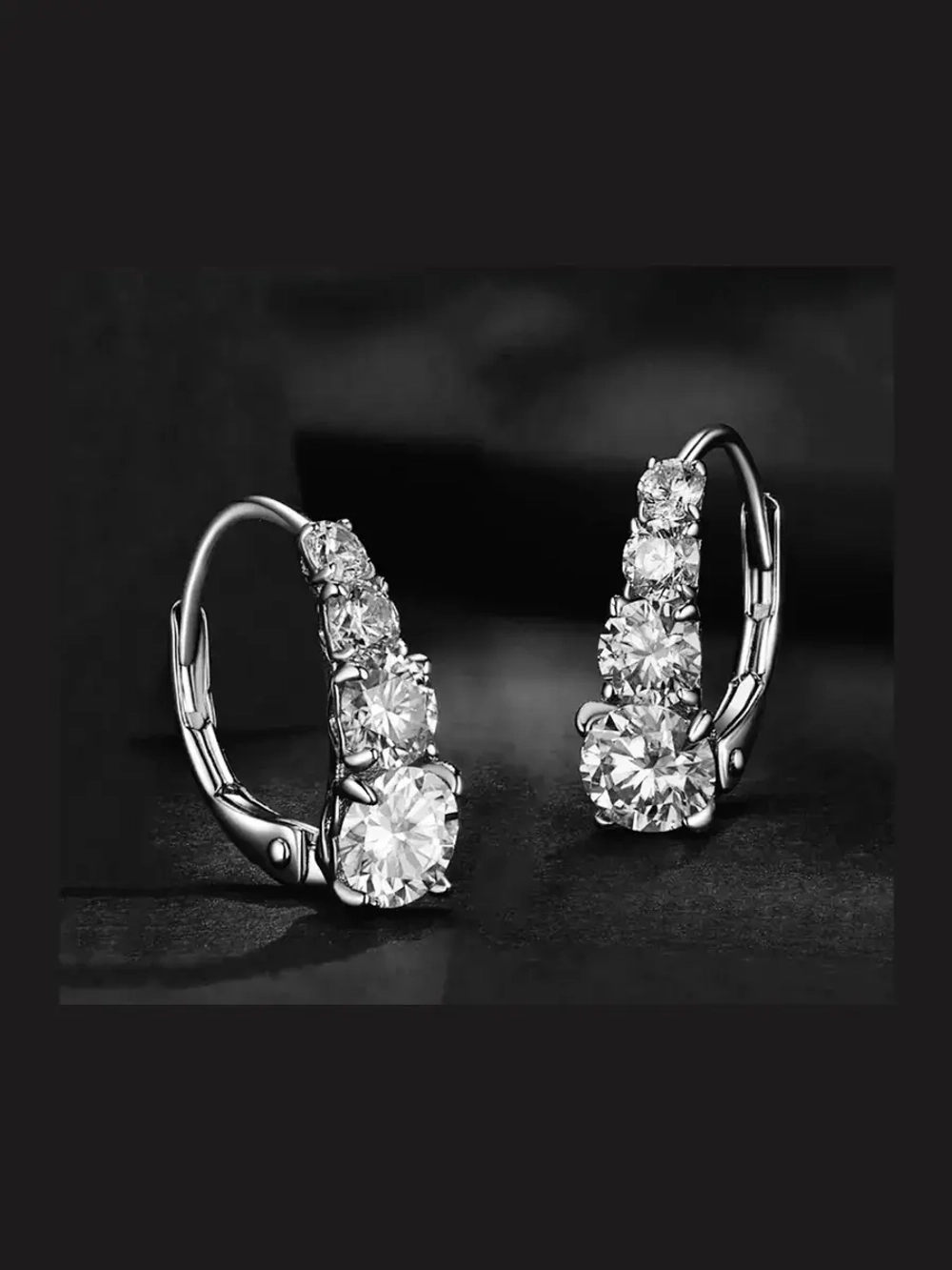 Серьги с муассанитами