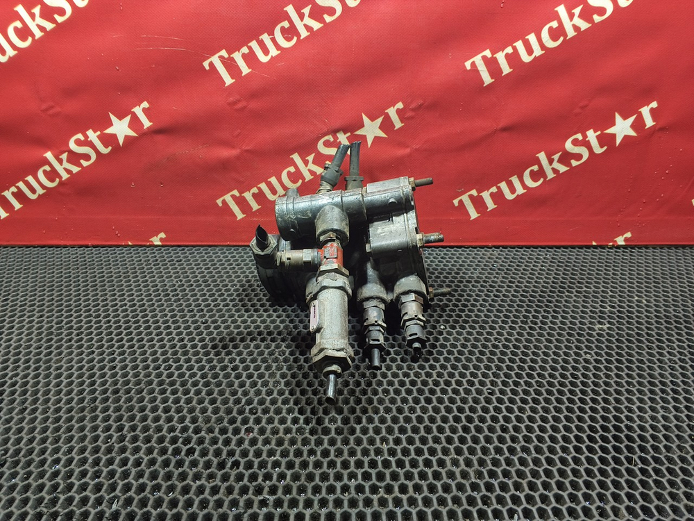 Кран управления тормозами прицепа