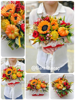 Букет «Подсолнухи и розы, сумочка»