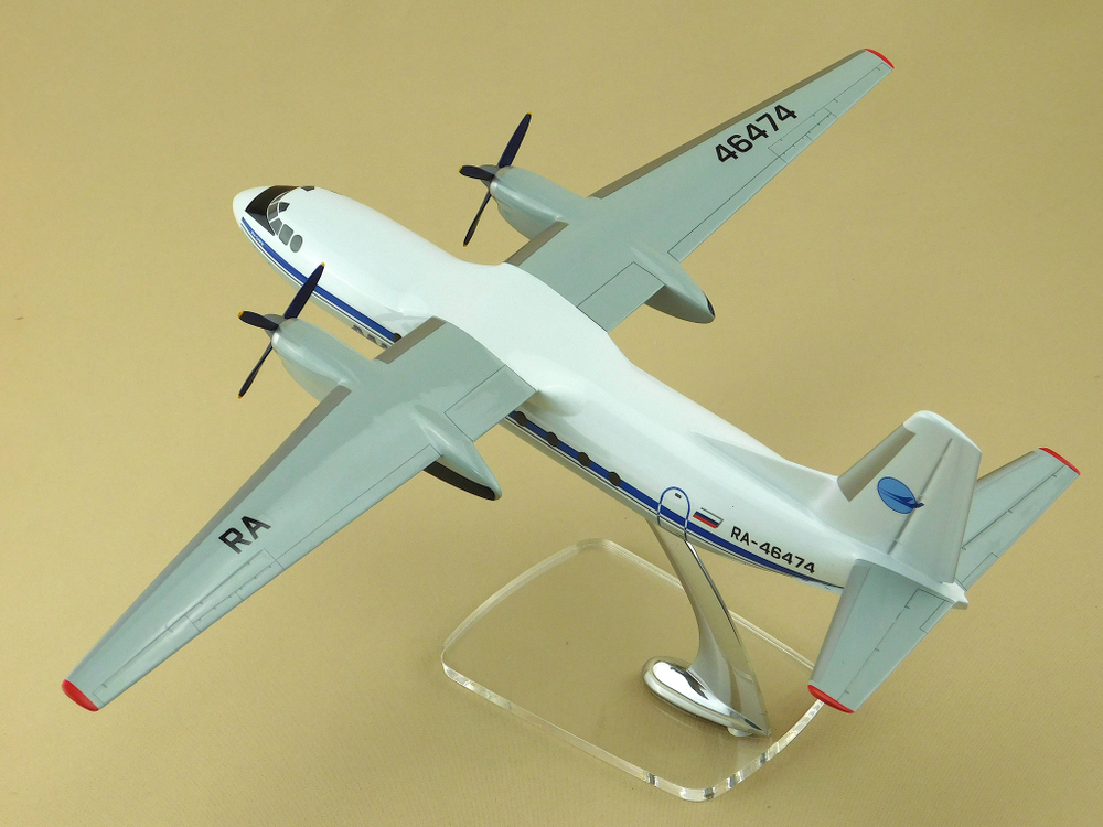 Модель самолета Ан-24РВ (М1:72, Дальавиа)