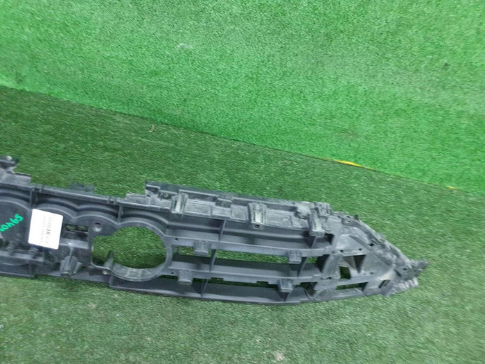 Кронштейн решетки радиатора Audi A8 4 D5 (2017-2021)