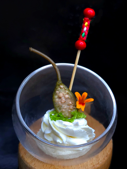 Канапе с каперсом на мягком сыре и домашнем хлебе