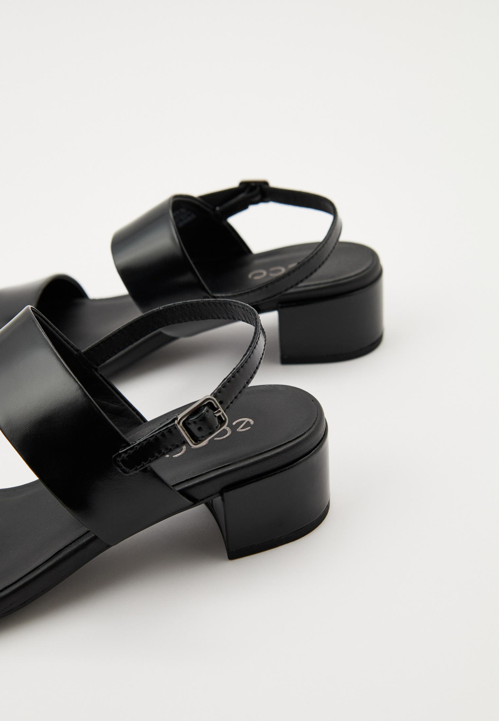 Босоножки женские ECCO LIVA SANDAL 35