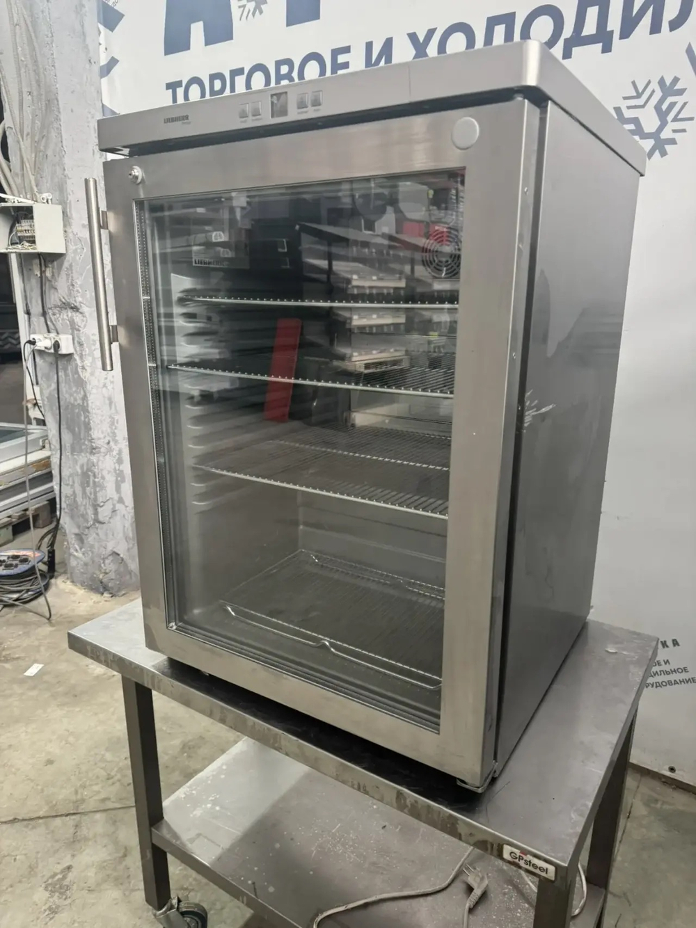 Барный холодильный шкаф Liebherr FKUv 1663