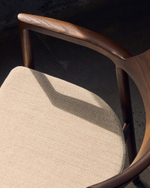 Стул Alocs из бежевой синели из массива дуба с отделкой орех FSC Mix Credit (съемный чехол)