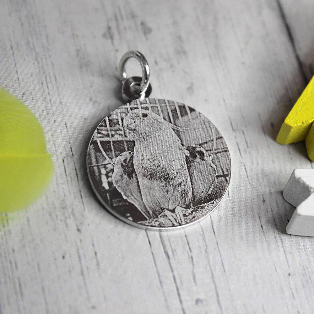 Кулон из серебра с гравировкой фото на заказ