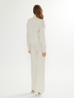 Женский костюм двойка из шерсти светлый