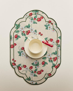 ZARA HOME ЖАККАРДОВАЯ ПОДСТАВКА ПОД СТОЛОВЫЕ ПРИБОРЫ С ПРИНТОМ «КЛУБНИКА», ЗЕЛЕНЫЙ
