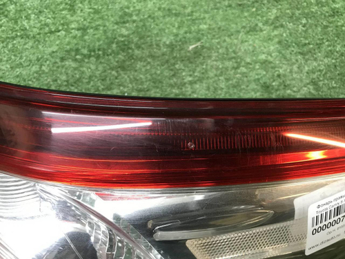 Фонарь правый внеш Toyota Camry xv70 17-нв галоген