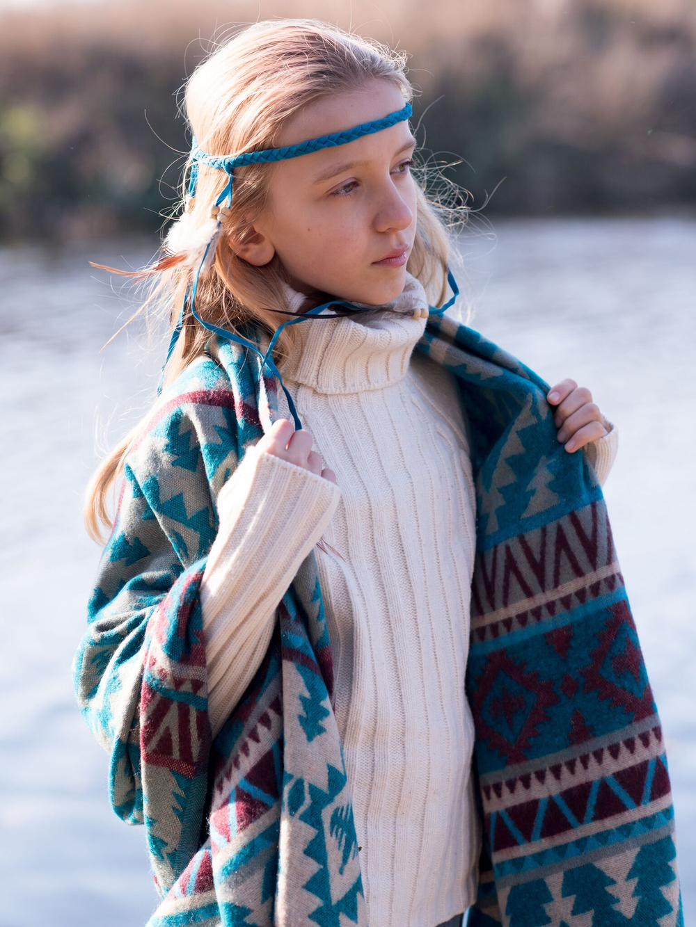 Теплый палантин с орнаментом