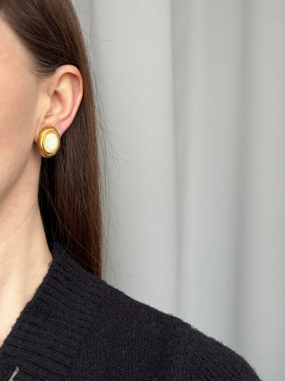 Клипсы с кремовыми кабошонами Givenchy