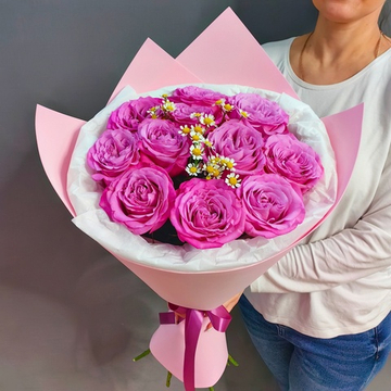 Букет из 11 роз с матрикарией (Эквадор 60 см)