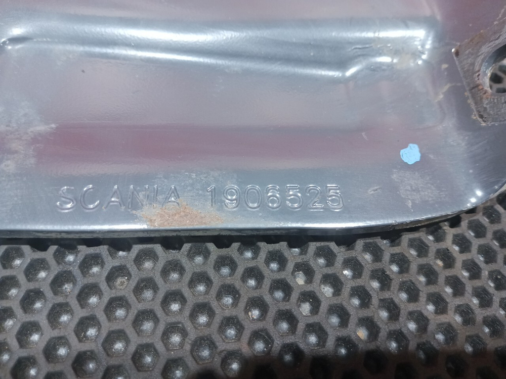 Кронштейн траверсы передний левый