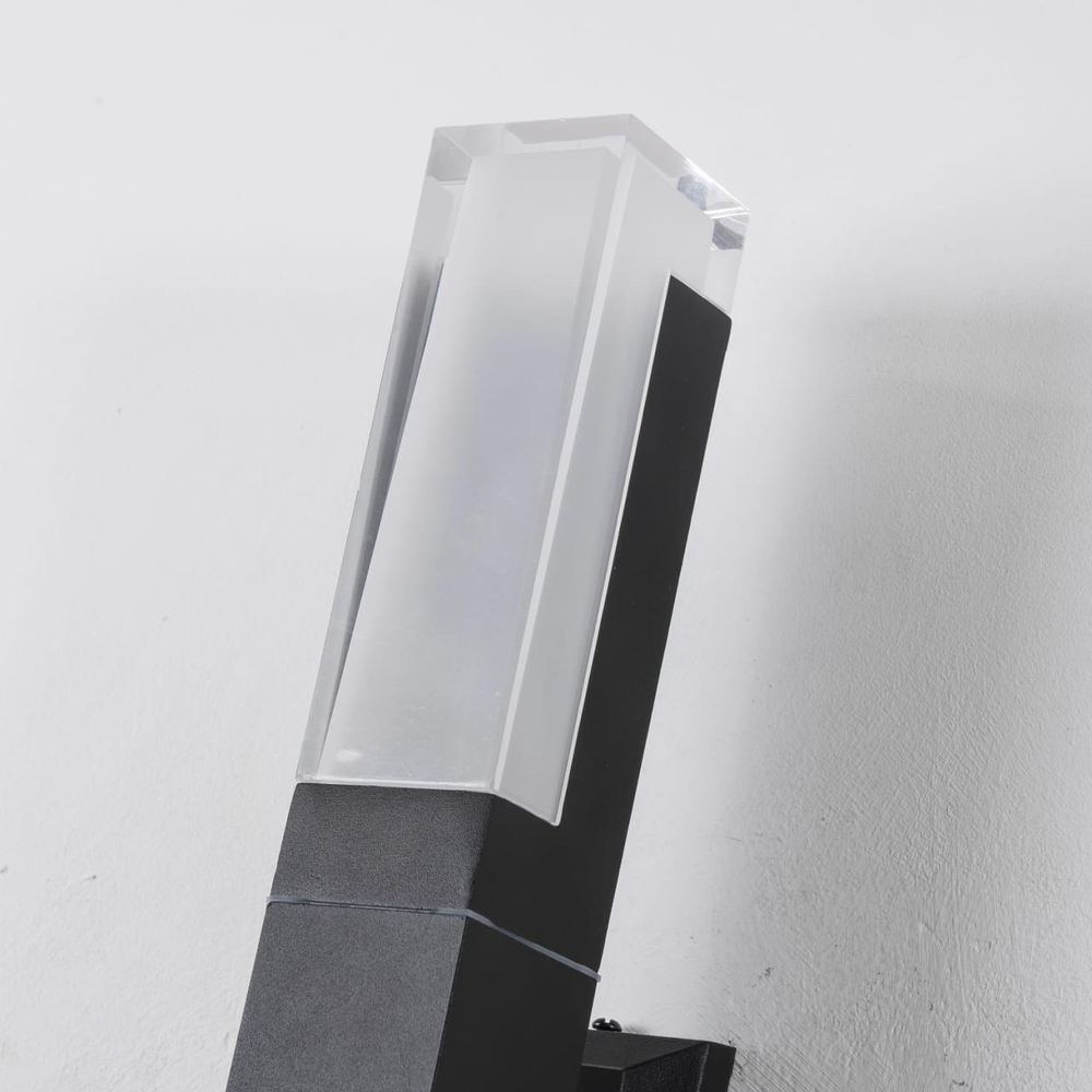 Уличный настенный светодиодный светильник Favourite Pillar 2861-1W