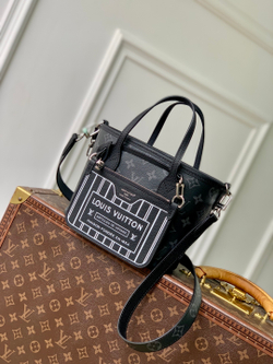 Louis Vuitton Neverfull Bandouliere Inside Out BB