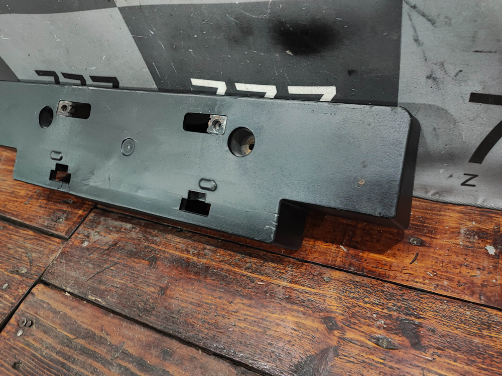 Площадка гос. номера Toyota Land Cruiser 200 15-21 Б/У Оригинал PZ32160711