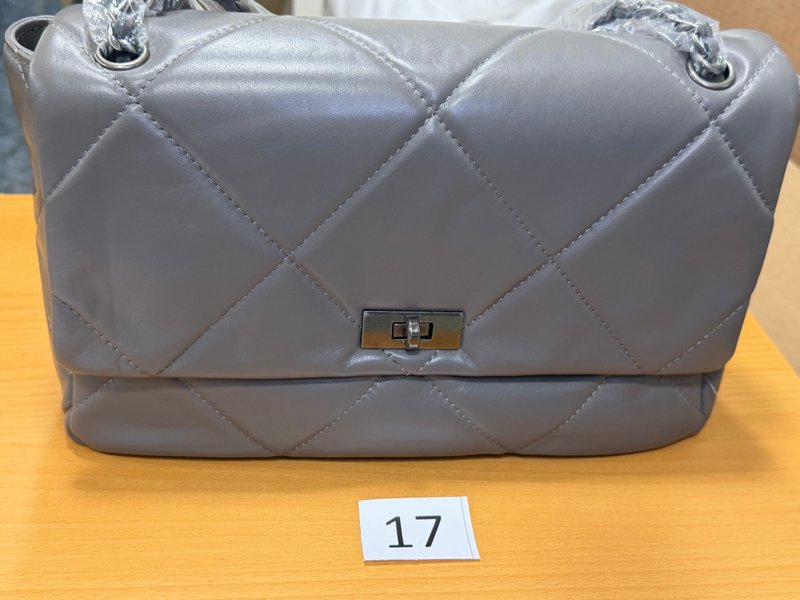 KELLY M серая - вмятина на крышке 17