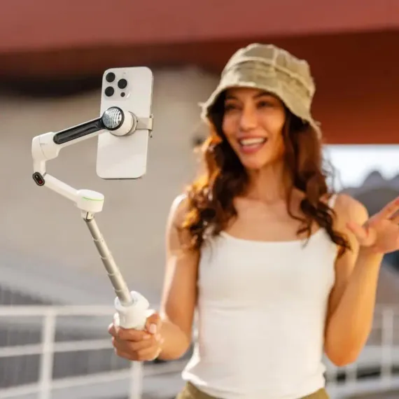 Стабилизатор Insta360 Flow 2 Pro (Creator Bundle) Summit White