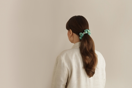Шелковая резинка для волос Mollen Ландыши светло-бирюзовая