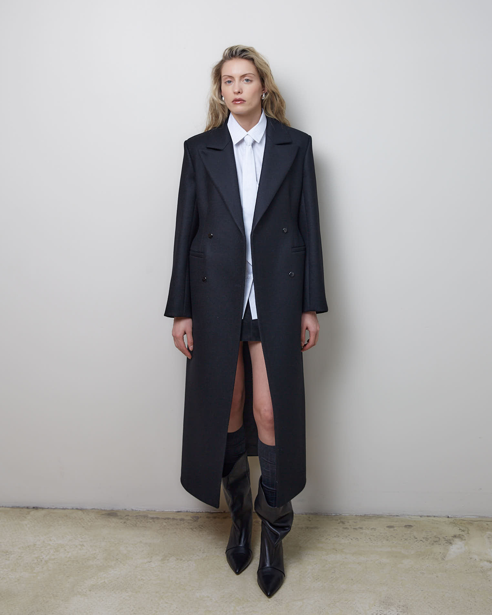 Пальто с формообразующими бедрами из шерсти Гуччи черный