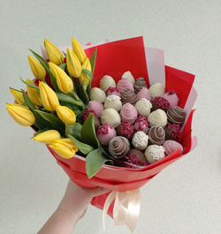 Тюльпаны и клубника в шоколаде