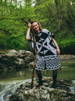 Накидка с этническим геометрическим рисунком черная