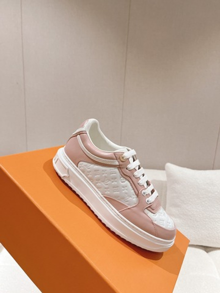 Louis Vuitton Time Out