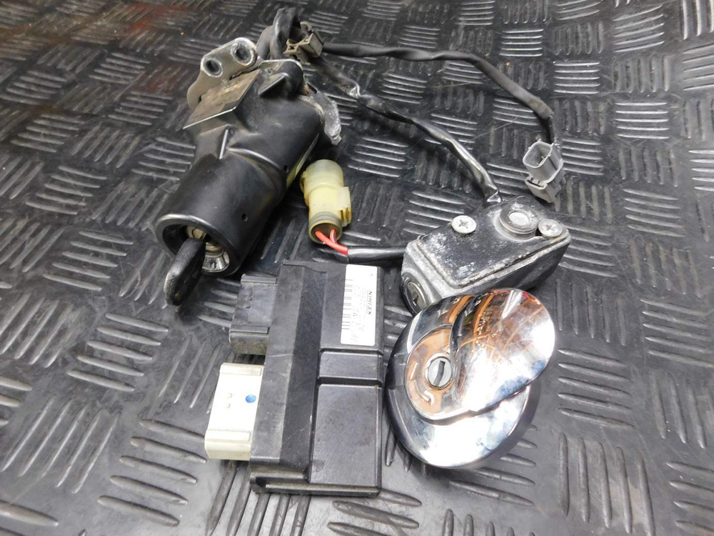 Коммутатор с замком зажигания Honda Shadow VT400S NC46 (комплект)