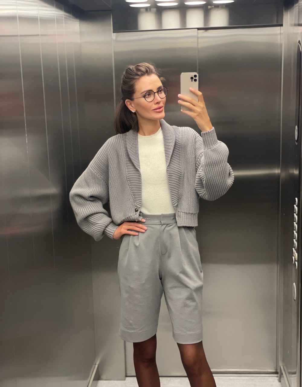 шорты в сером цвете