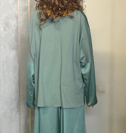 Костюм /шалфей / атлас /спинка трикотаж